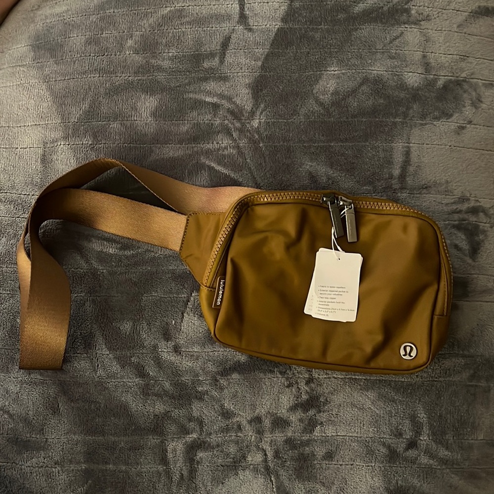 Lululemon everywhere belt bag, new, burnt caramel